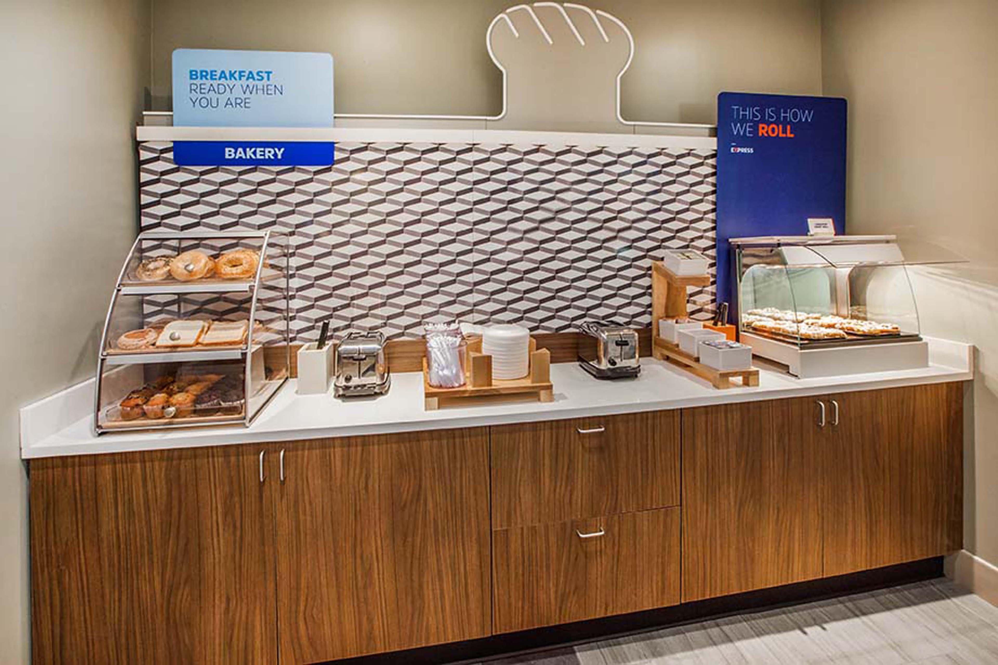 Holiday Inn Express Hotel & Suites Colby By Ihg Ngoại thất bức ảnh