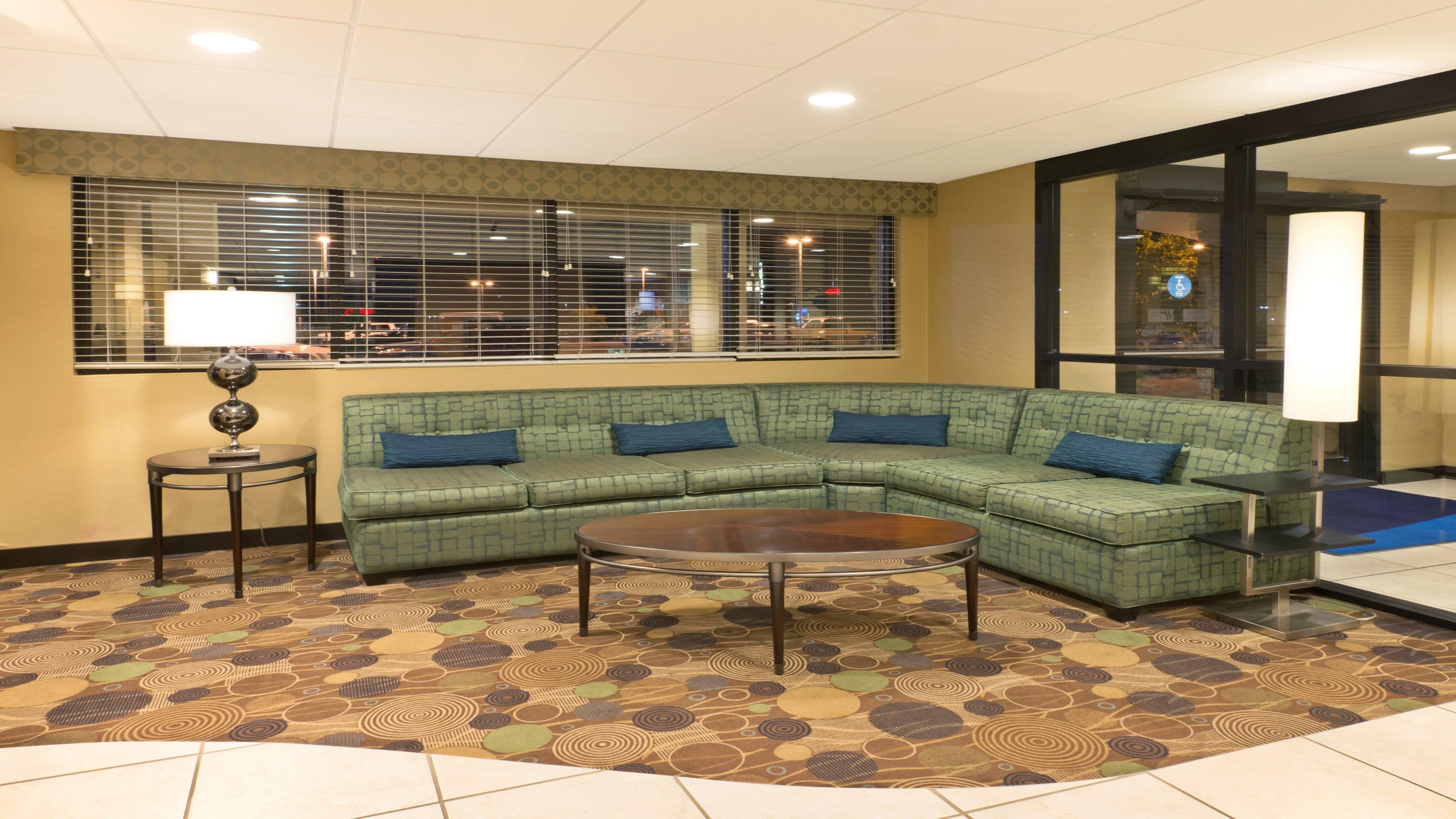 Holiday Inn Express Hotel & Suites Colby By Ihg Ngoại thất bức ảnh