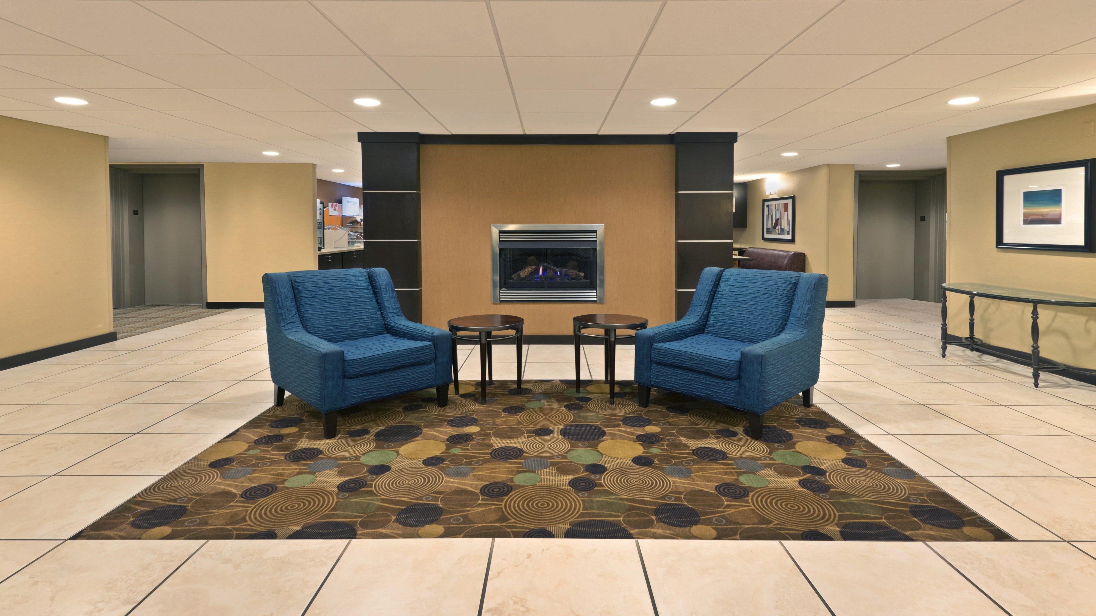 Holiday Inn Express Hotel & Suites Colby By Ihg Ngoại thất bức ảnh