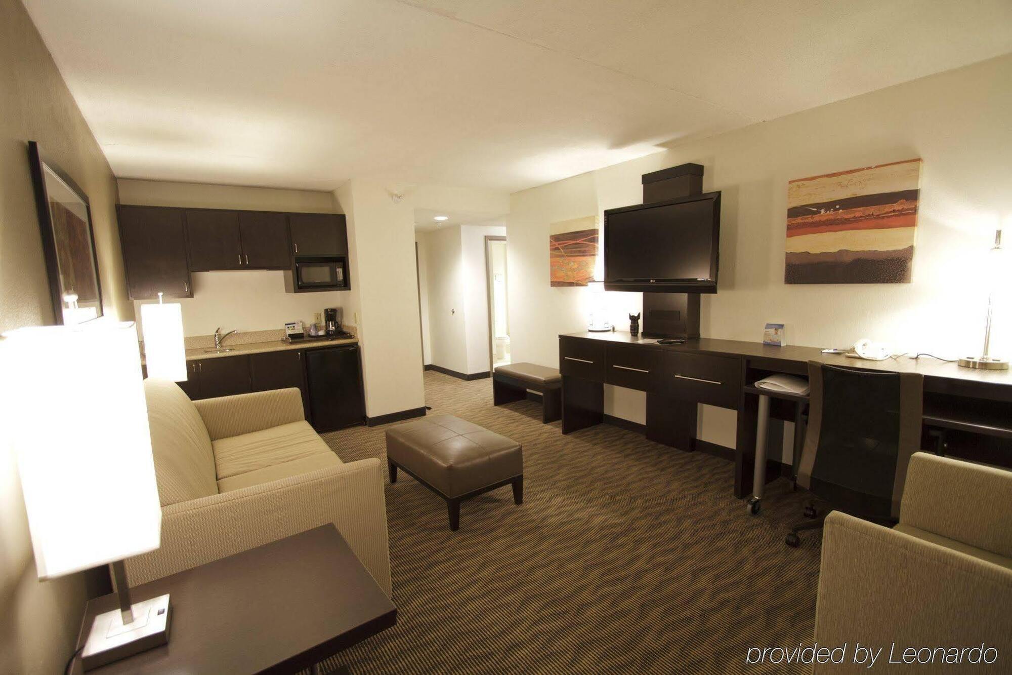 Holiday Inn Express Hotel & Suites Colby By Ihg Ngoại thất bức ảnh